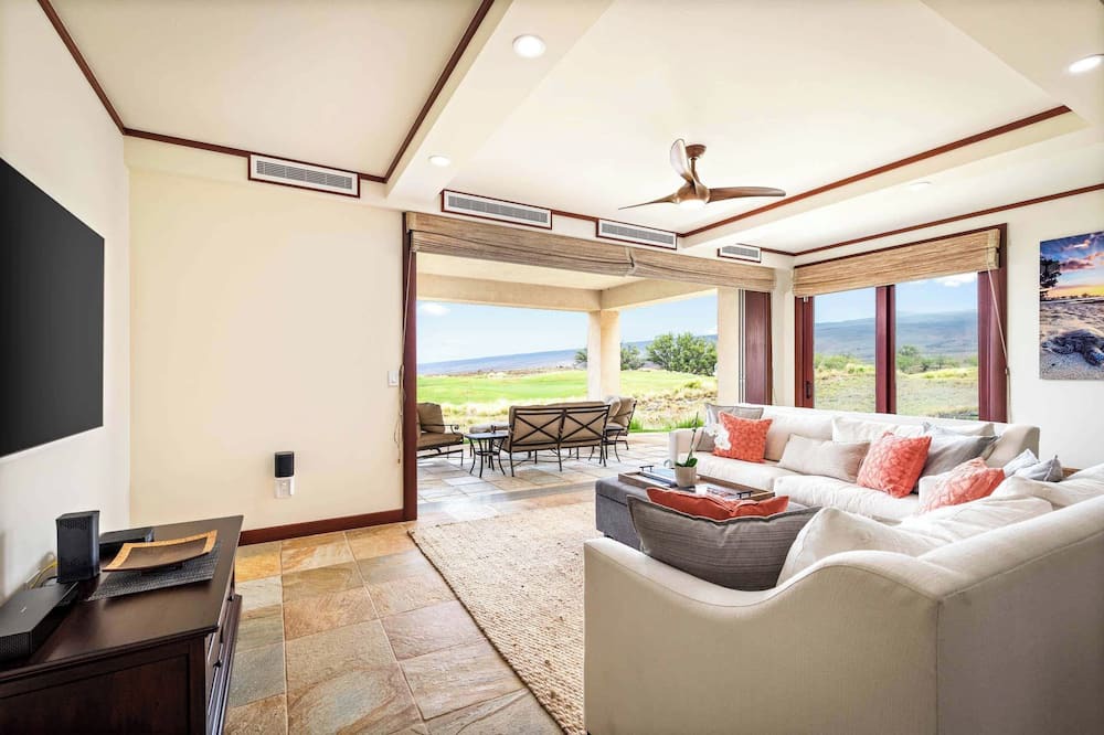 Kamuela House | Wai'ula'ula J102 Three Bedroom