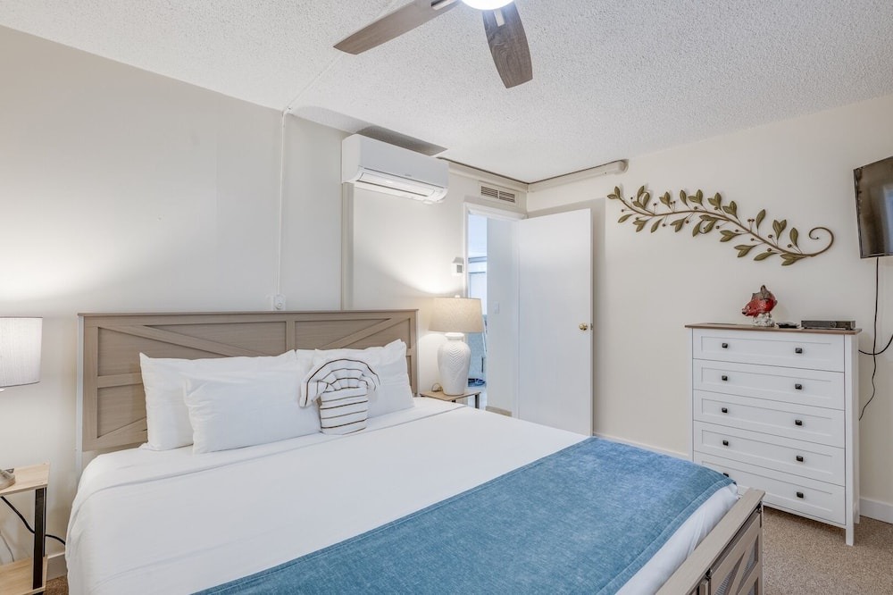 Kahana Resort | Direct Oceanfront, unobstructed ocean view top floor penthouse quiet & private.