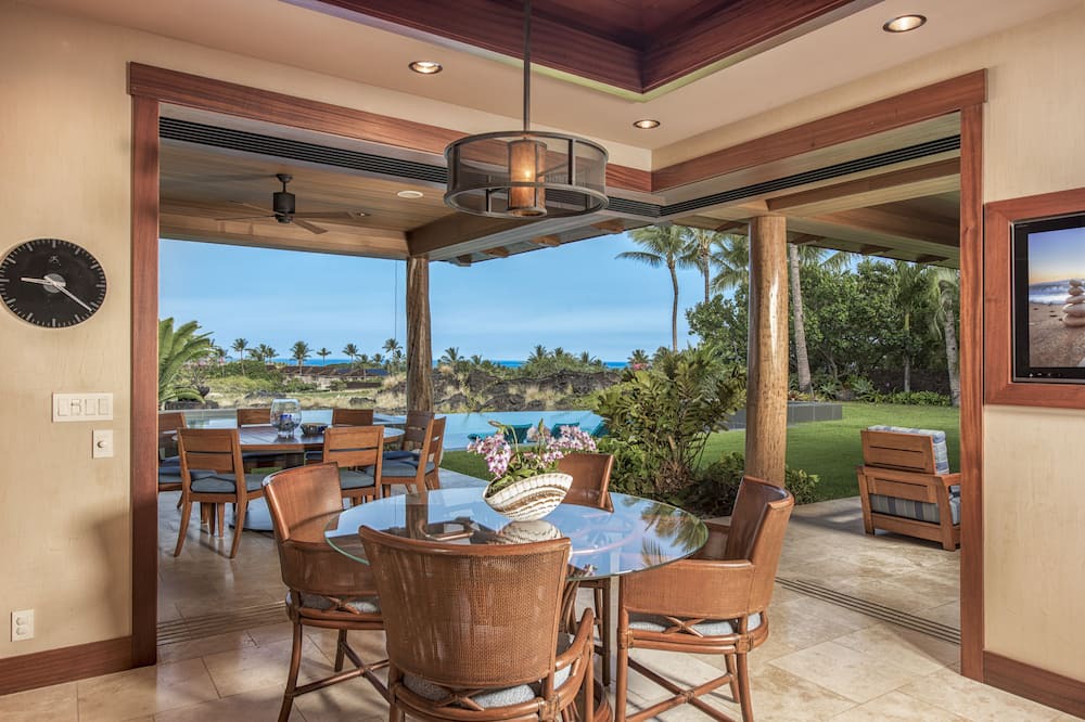 Kaupulehu House | Experience luxury at Hale Kahikole in Kailua Kona, featuring 5 bedrooms and a private pool.