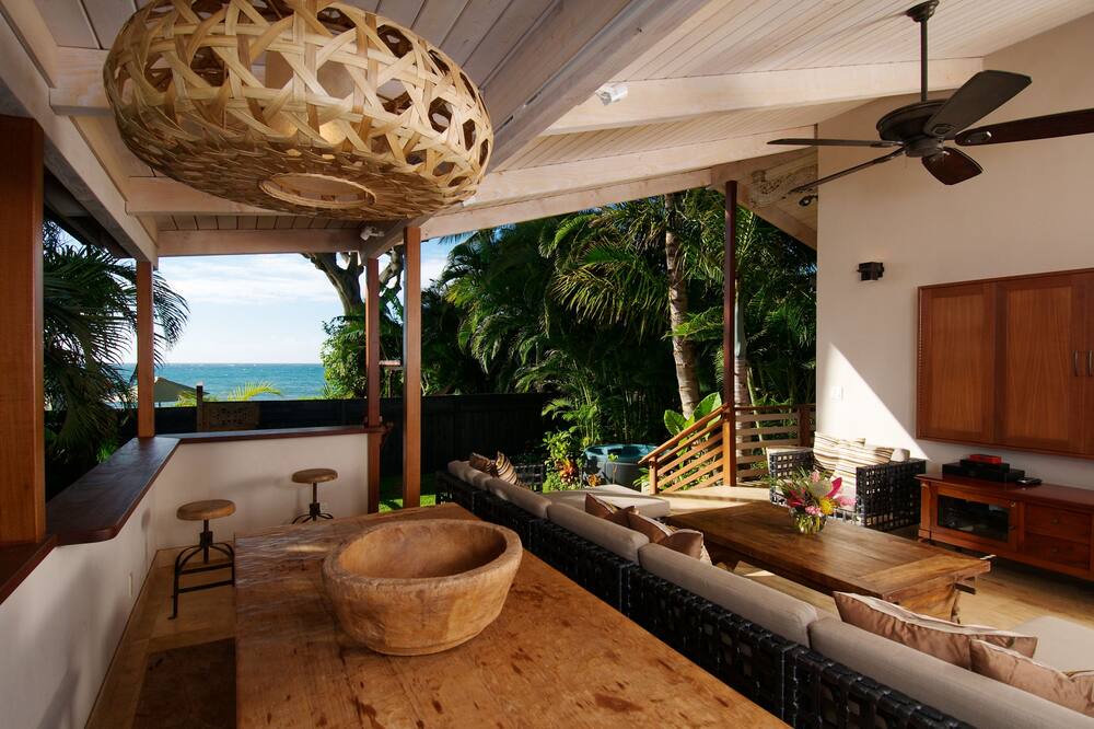 Paia House | Paia Inn - 3 Bedroom Ocean Front Beach House