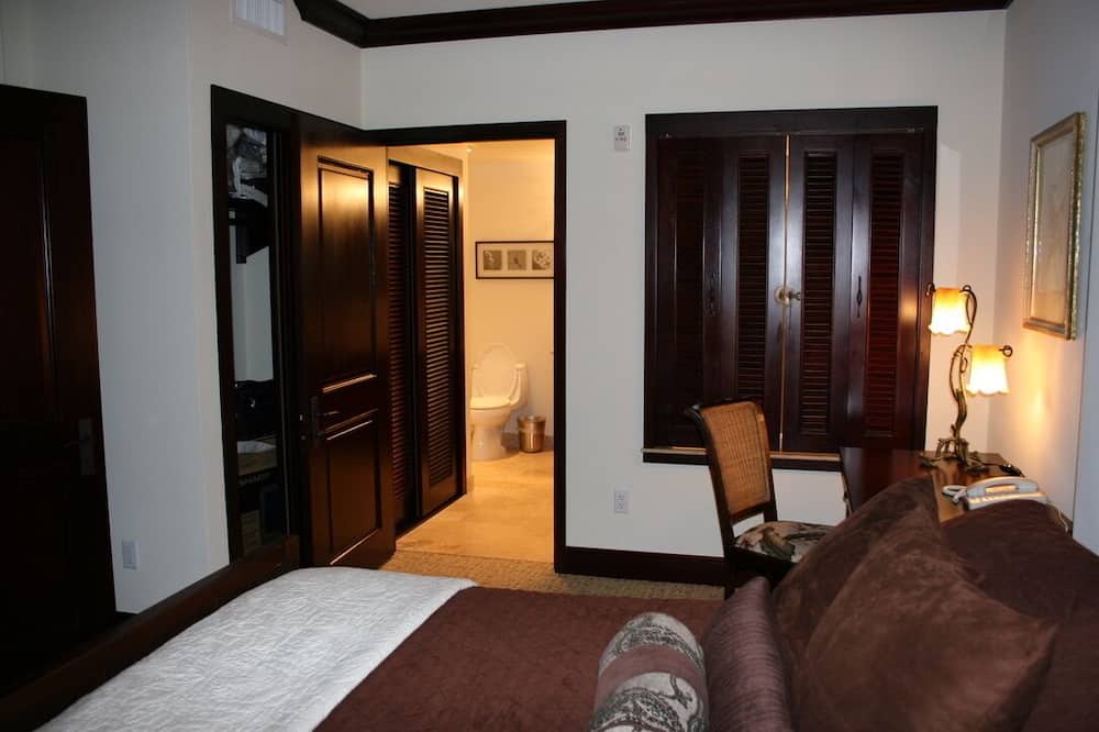 Wailua Resort | 2 Bedroom 3 bath in Waipouli Deluxe oceanfront condominium Resort
