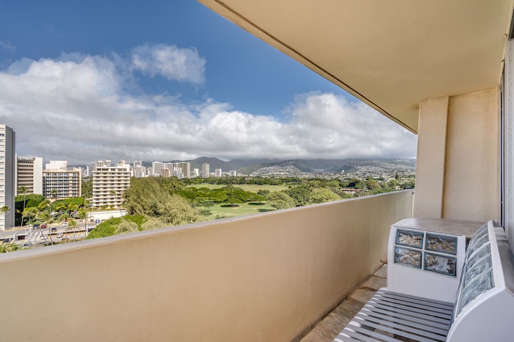 Diamond Head - Kapahulu - St. Louis Apartment | Gorgeous Diamond Head Penthouse Studio Stunning views, Private Balcony.