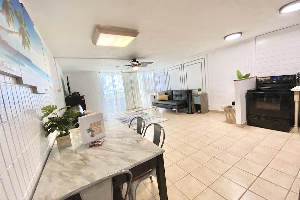 Punaluu Condo | Deluxe Beachfront Condo with a breathtaking view