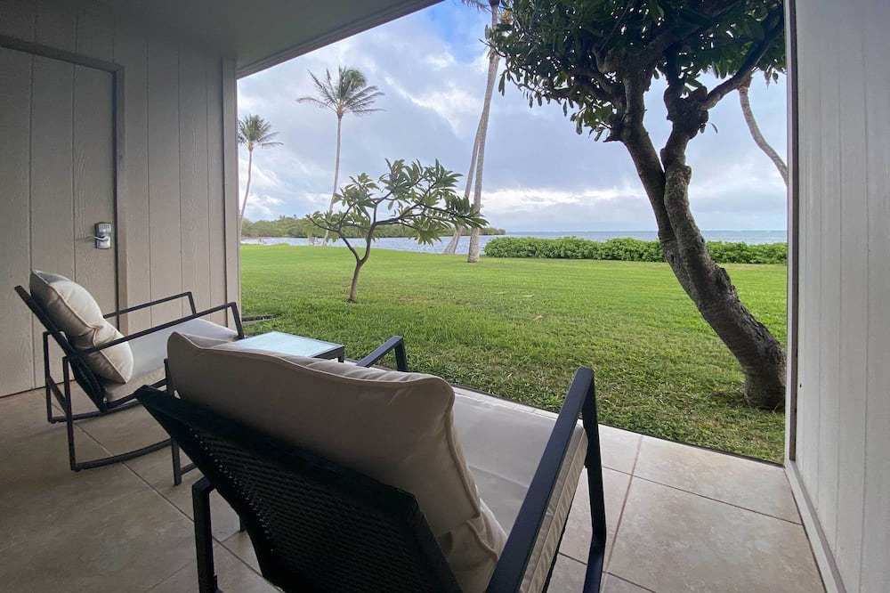 Ualapue Condo | High-End Resort Condo Nestled on Molokai Shoreline