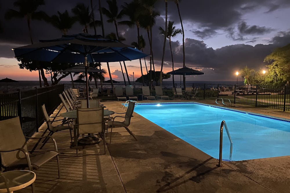 Kailua-Kona Condo | Kona Oceanfront complex I Updated I AC I Heated Pool I Best Location