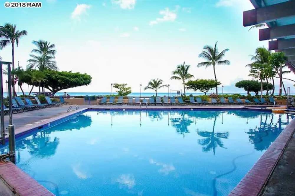Kahana Resort | Lahaina Beach Front Resort 3 Bed Sleeps 8