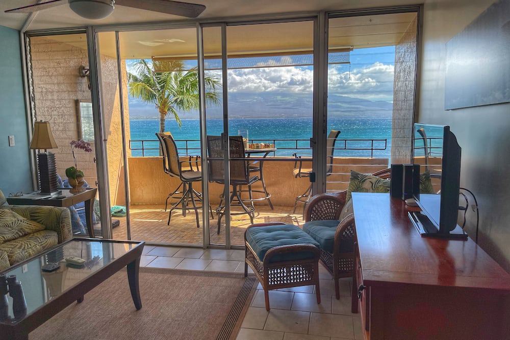 Maalaea Condo | Relaxing Ocean Front Views on Maui! Island Sands Condominium