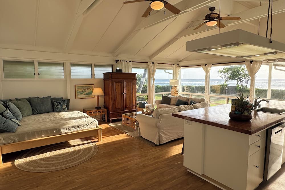 Maili House | Hawaii Beach Retreat- Sand, Surf, Pineapples and Paradise