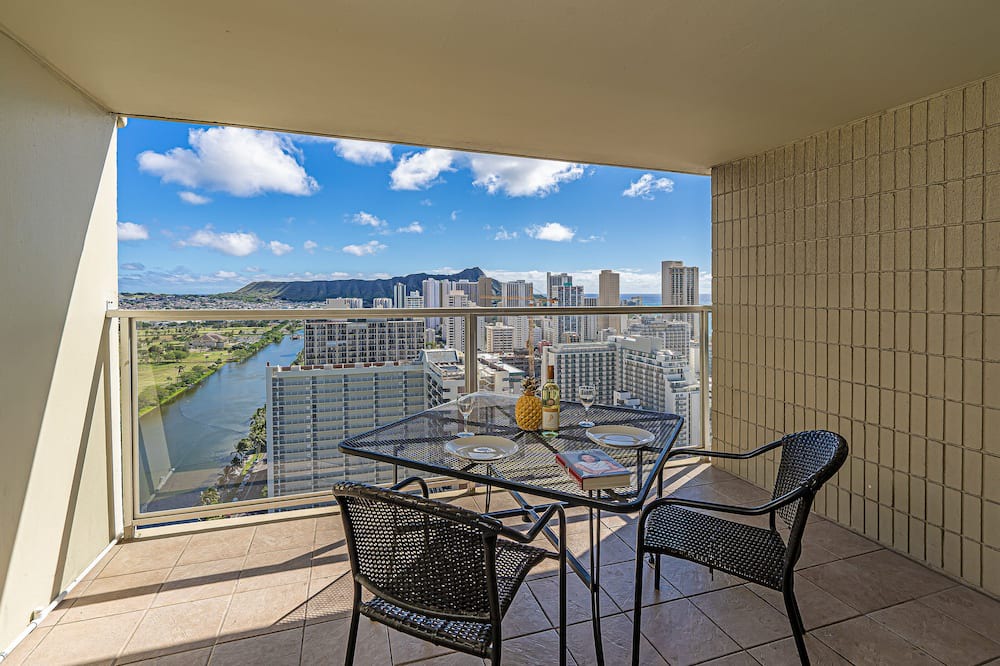 McCully - Moiliili Condo | Ocean-Diamond Head Waikiki Condo at Island Colony Short Walk to the Beach