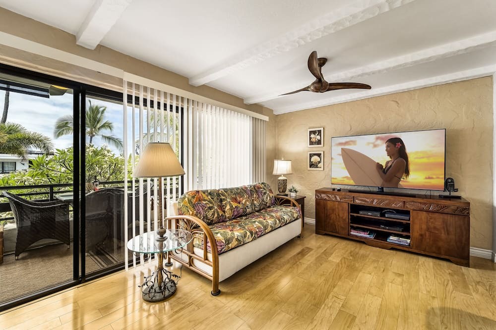 Kailua-Kona Condo | Casa De Emdeko# 237 1/2 Deluxe Condo Oceanview, REMODELED, AC, Elevators!