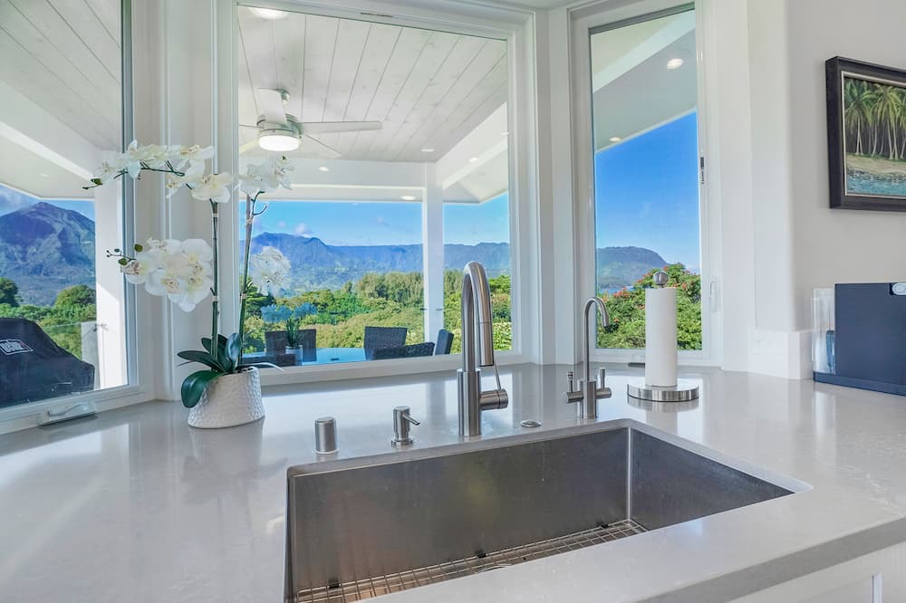 Princeville House | Luxury 5BR Hanalei Bay, Lumahai, Bali Hai Pool View Estate