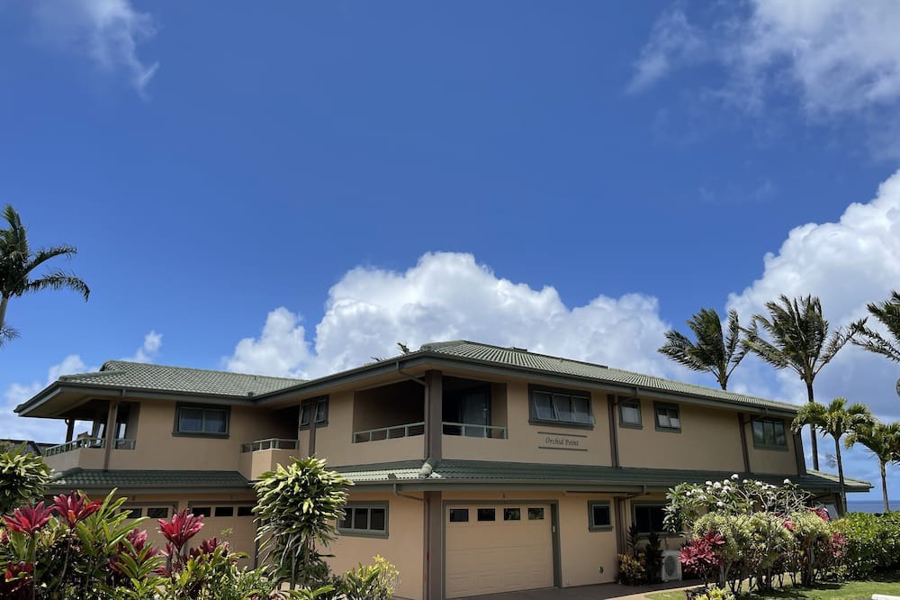 Princeville Condo | Beautiful, large studio with Mountain views from deck, beach access & A/C