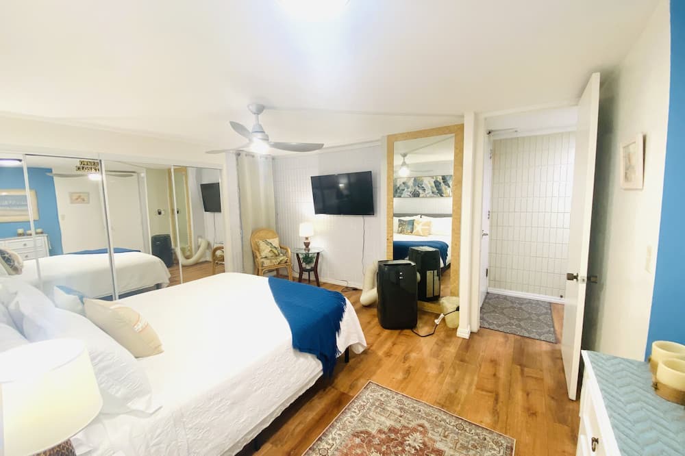 Punaluu Condo | Pheapie Beach Retreat, Beachfront, W/Air Conditioner, Large Lanai