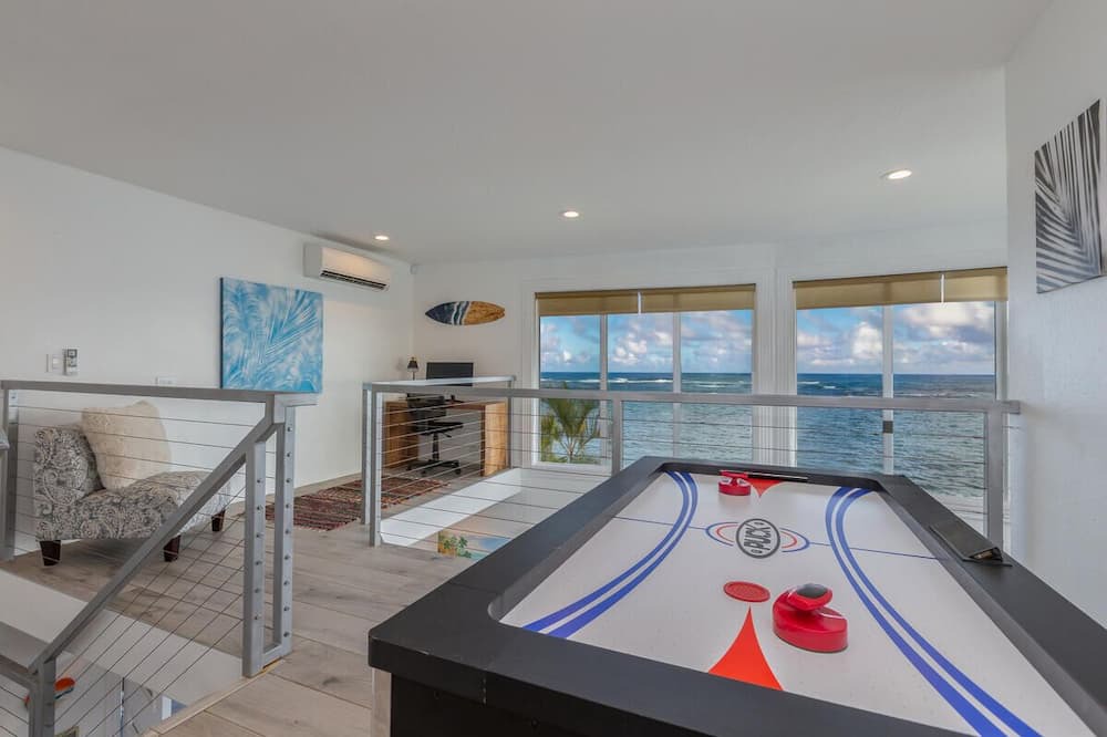 Anahola House | Modern, Beachfront 4 Bdrm - Eastside Retreat with A/C