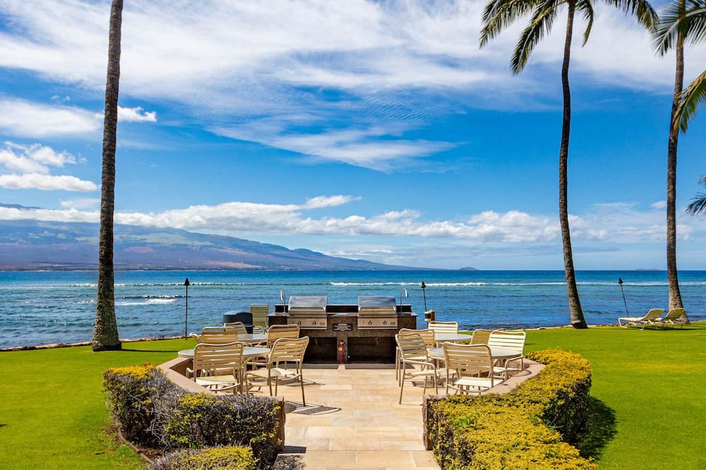 Maalaea Condo | IMPECCABLE! LUXURY GROUND FLOOR OCEANFRONT. 50' FROM THE SEA TURTLE SANCUARY!