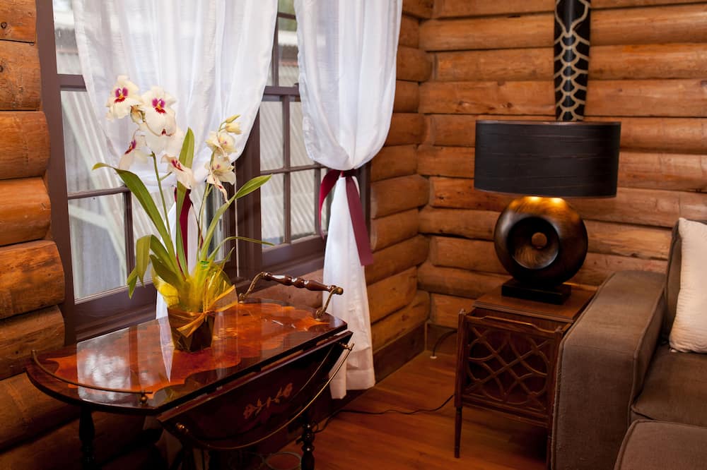 Honokaa House | Five bedroom log cabin near Waipi'o Valley