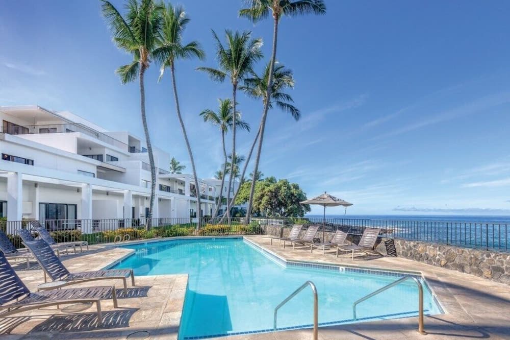 Kailua-Kona Resort | Kona | Couples Hawaii Coast Stay | Pool + Views