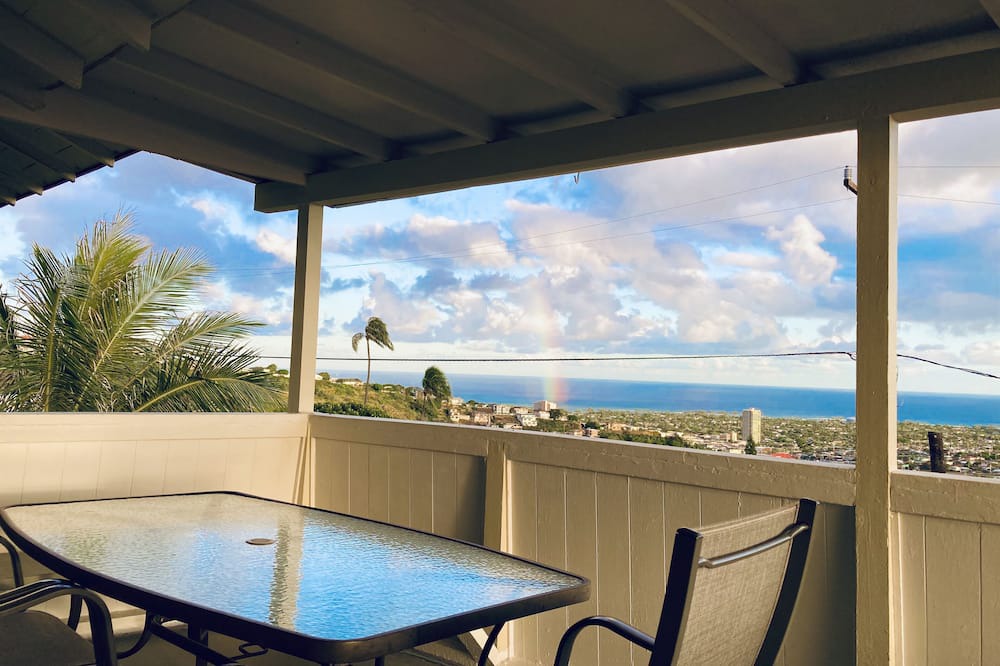 Kaimuki House | BIG ALOHA & AWESOME VIEW AT THIS HAWAIIAN HOME!