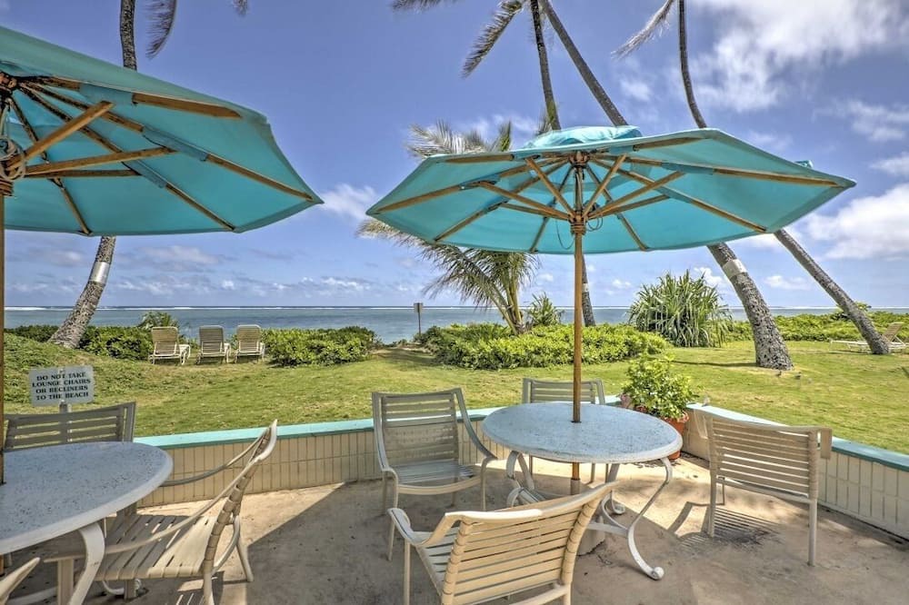 Punaluu Condo | Sandy Beachfront Cottage