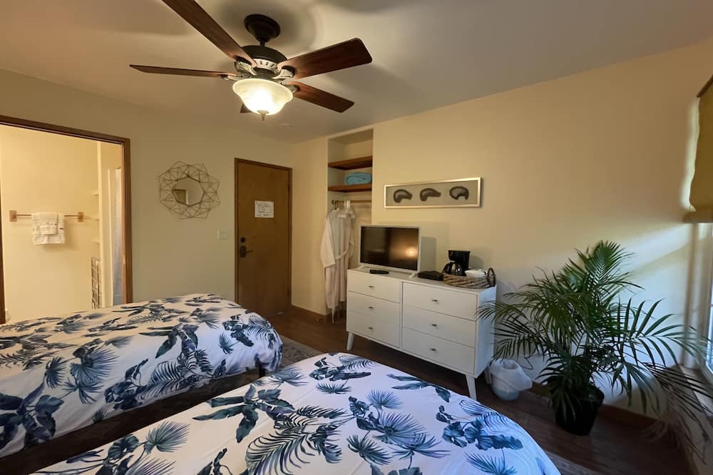 Volcano Cabin | 4 bed/4 bath Entire custom-built house 5 mins from Volcanoes National Park
