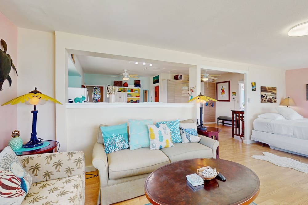 Hauula Cottage | Beachfront hideaway with breathtaking views & modern updates - steps to sand