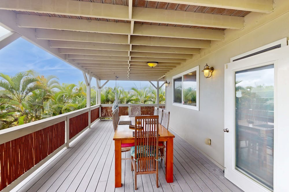 Kehena House | Tropical hideaway near Kehena Black Sand Beach with WiFi & washer/dryer
