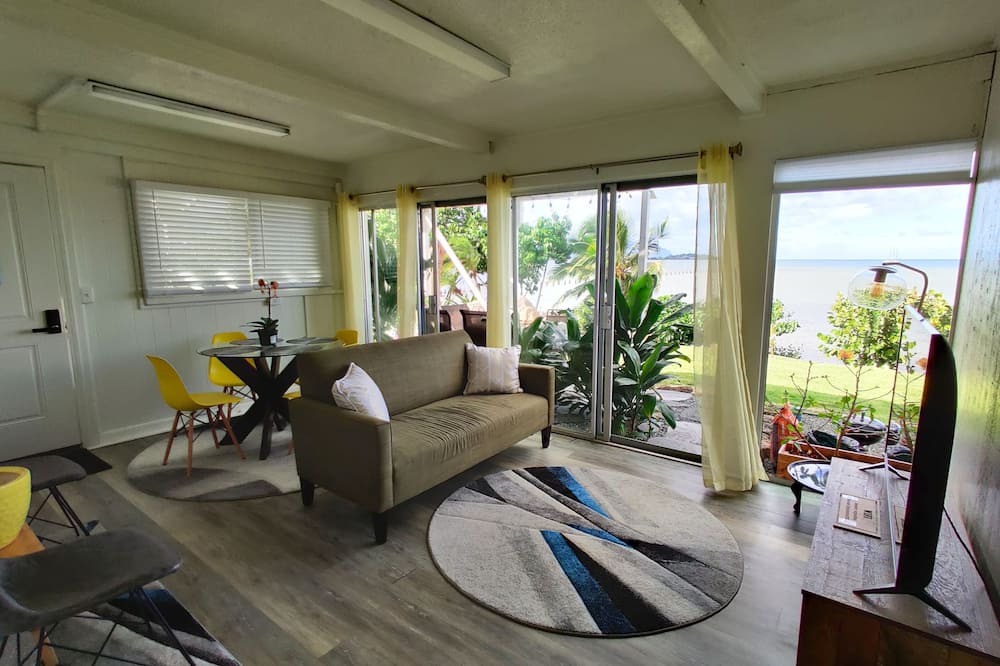 Kaneohe House | Relaxing oceanfront home overlooking Kaneohe Bay