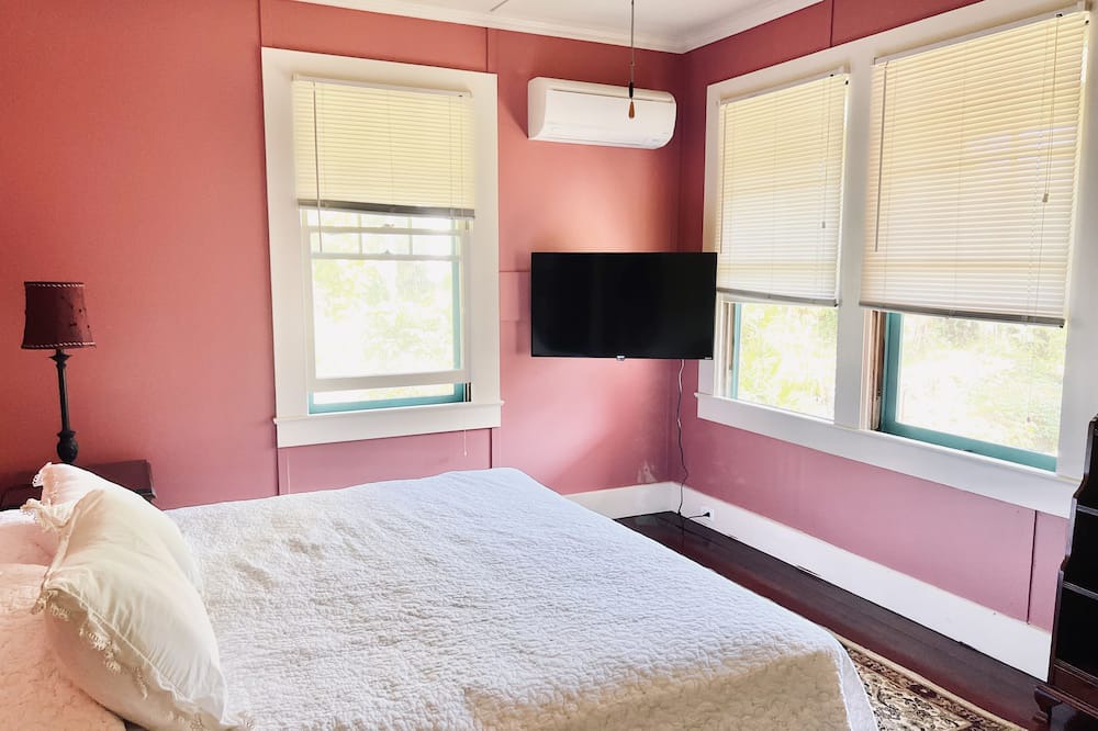 Hilo House | Restored Historic Mansion with Modern Amenities Steps to the Beach!