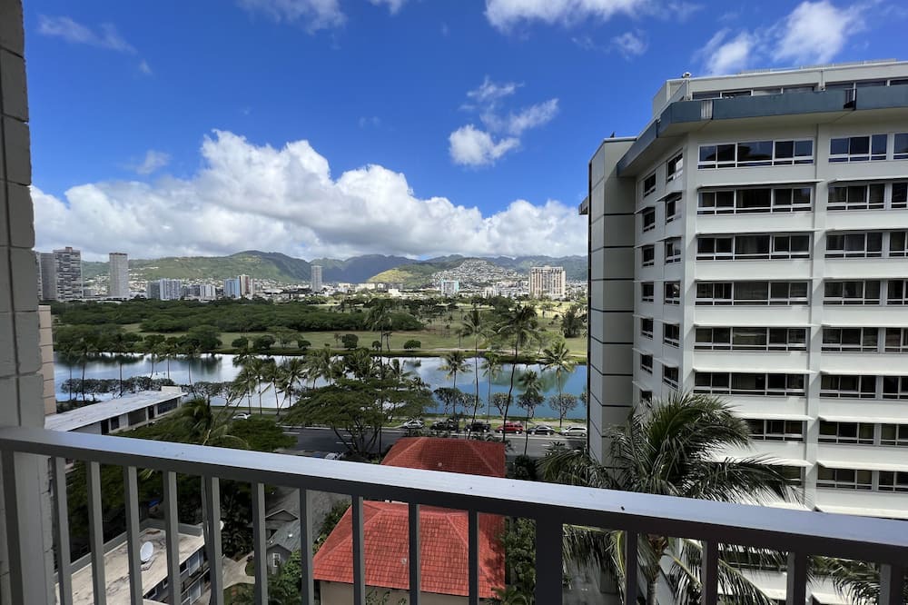 Waikiki Condo | Waikiki Lanais 1 BDRM Mountain View Condo w/Free Parking on the 11th Floor