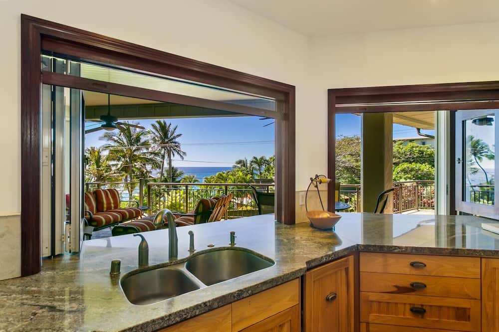 Poipu House | Kauai Luxury home, Private Pool & Spa, walk to the beach, restaurants and shops