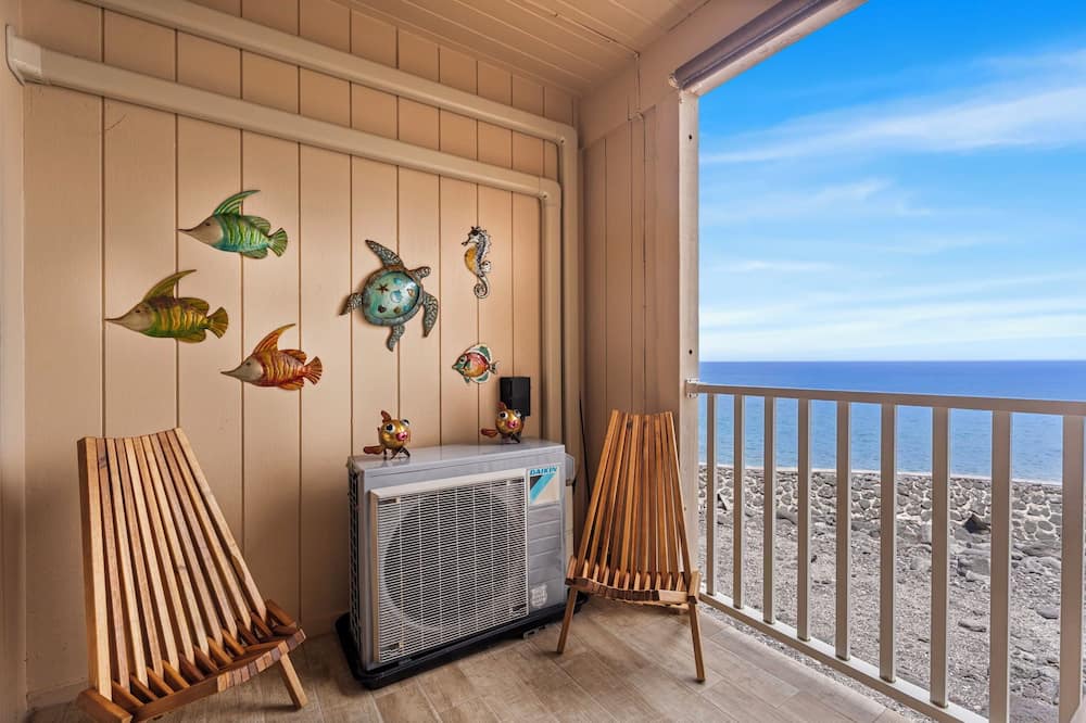 Kailua-Kona Condo | OCEANFRONT TWO BEDROOM CONDO at SEA VILLAGE with A/C in ALL ROOMS!