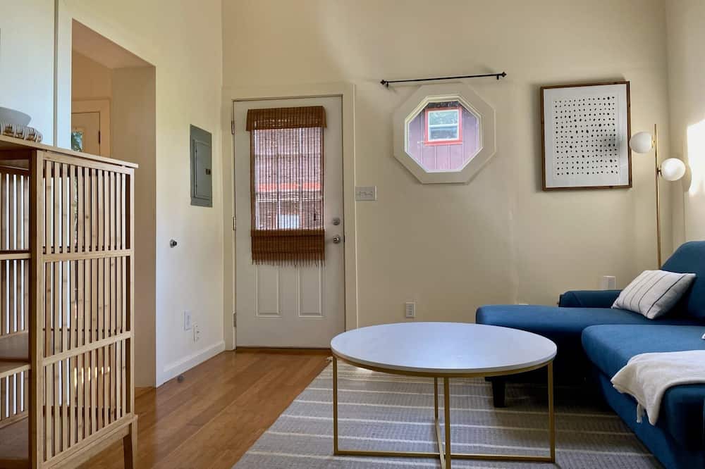 Makawao Cottage | Quiet 1-bd cottage retreat with sleeping loft & work space