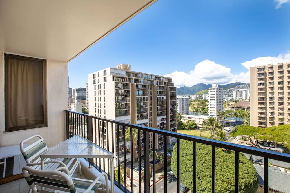 Waikiki Condo | Aston Waikiki Banyan 1BST4 | Pool & Hot Tub