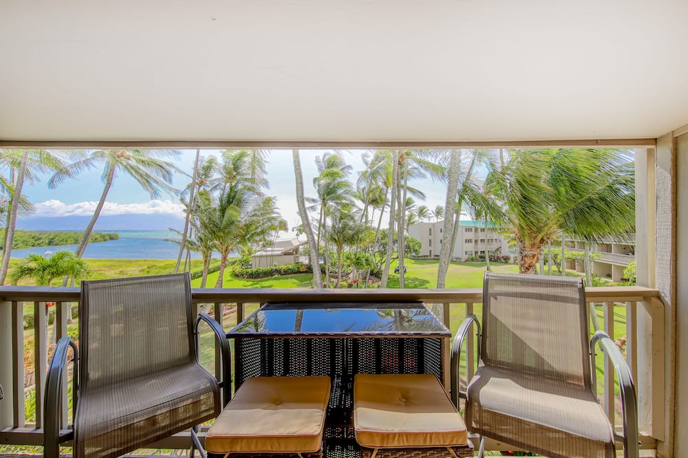 Ualapue Condo | Ocean view condo with shaded lana'i, WiFi & shared pool, tennis, grills, cabana