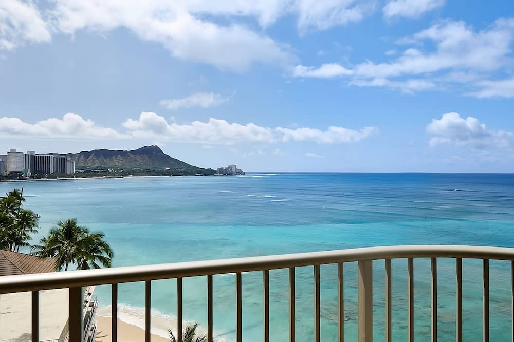 Waikiki Hotel | Central To Everything in Waikiki! 2 Serene Units, Restaurant, Pool, Ocean Front!