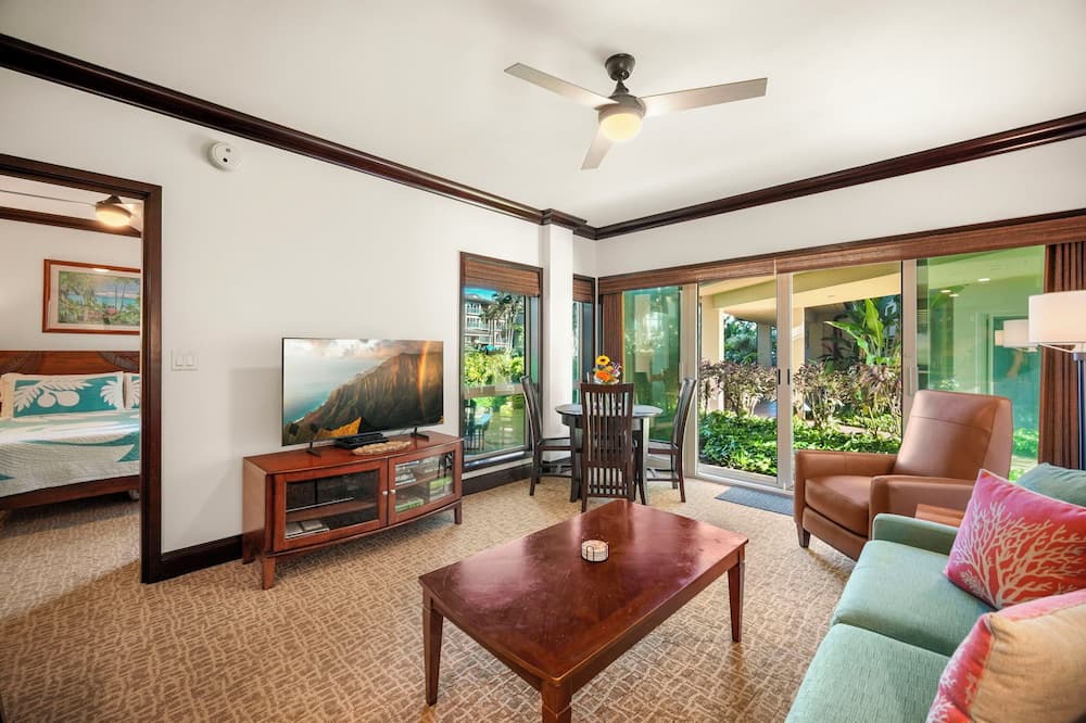Wailua Condo | Luxurious 1BR Garden Unit, AC, Steps to Beach, Waipouli Resort in Kapaa