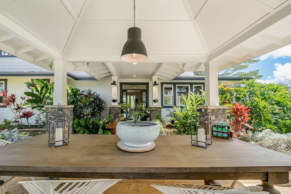 Pauwela House | Featured on Staycation TV Stunning Modern Home Surrounded by Nature