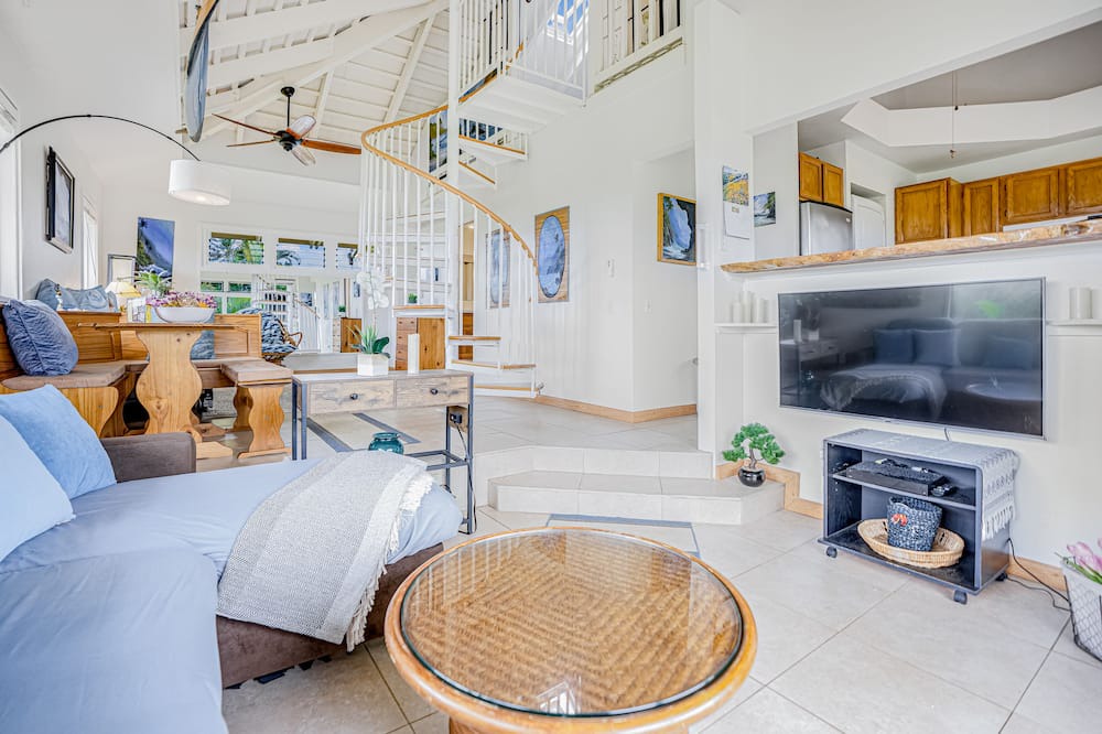 Princeville House | Full duplex w/fast WiFi, mountain views, A/C, 2 balconies, pool, & grills