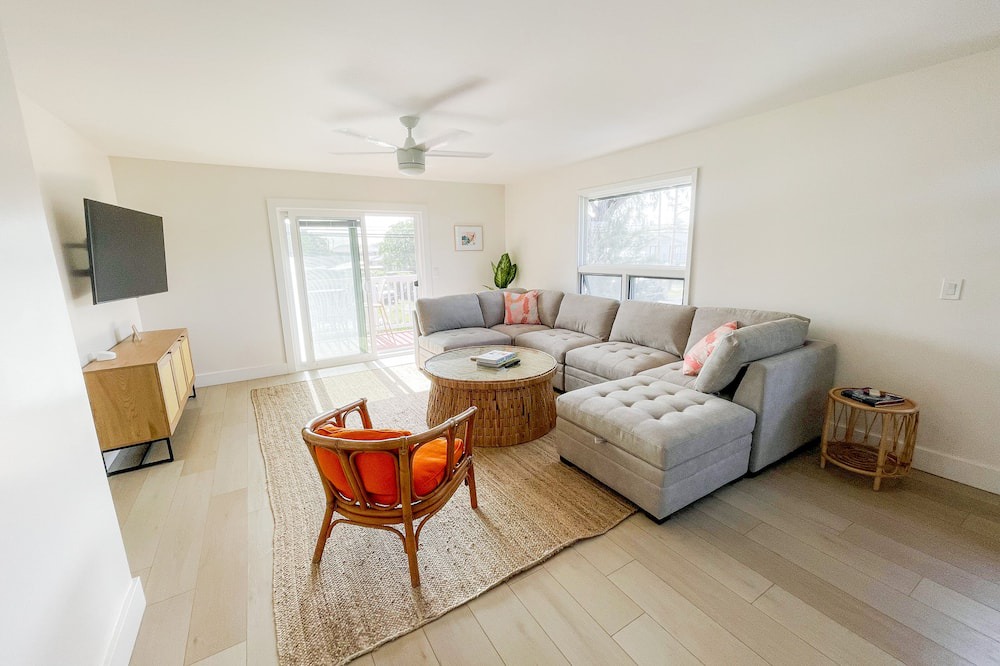 Waialee Apartment | Ocean View Haleiwa Home - EPIC location steps from beach and downtown