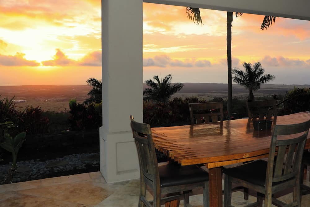 Kalaoa Villa | Luxury Private Villa - 180° Sunset Views - 3 Acres