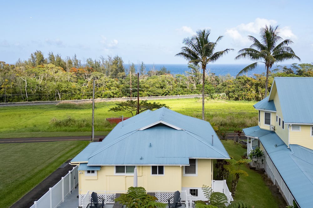 Hakalau House | East Hawaii - Ocean, Mountains & Waterfalls