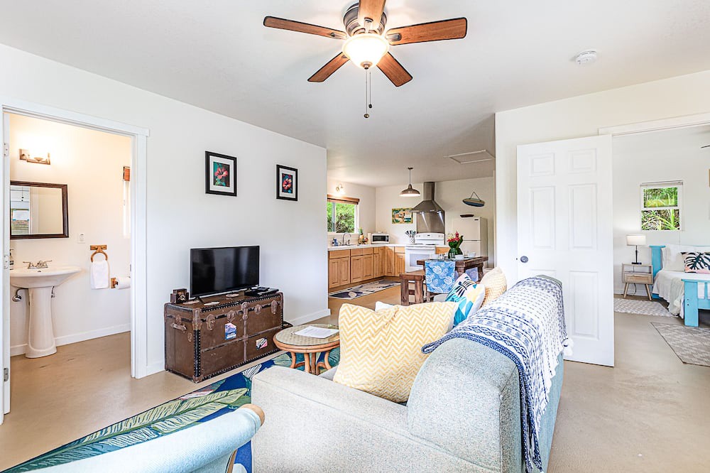 Keaau Cabin | Jungle Bungalow - A lovely space to stay for island fun!