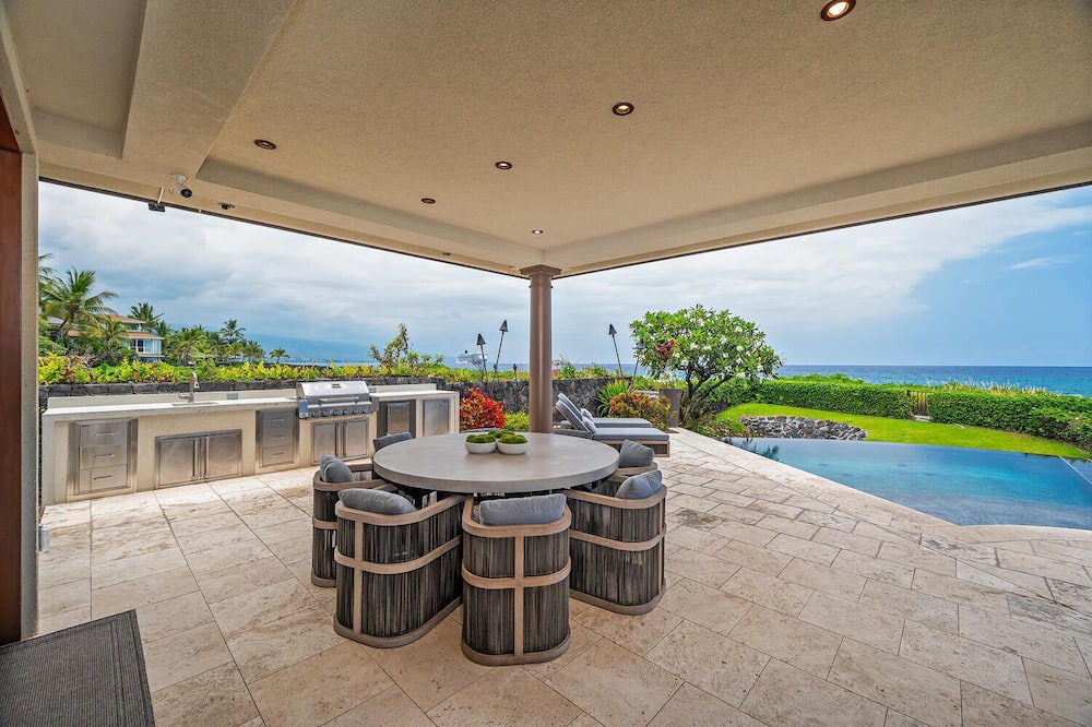 Kailua-Kona House | Luxury Oceanfront Estate