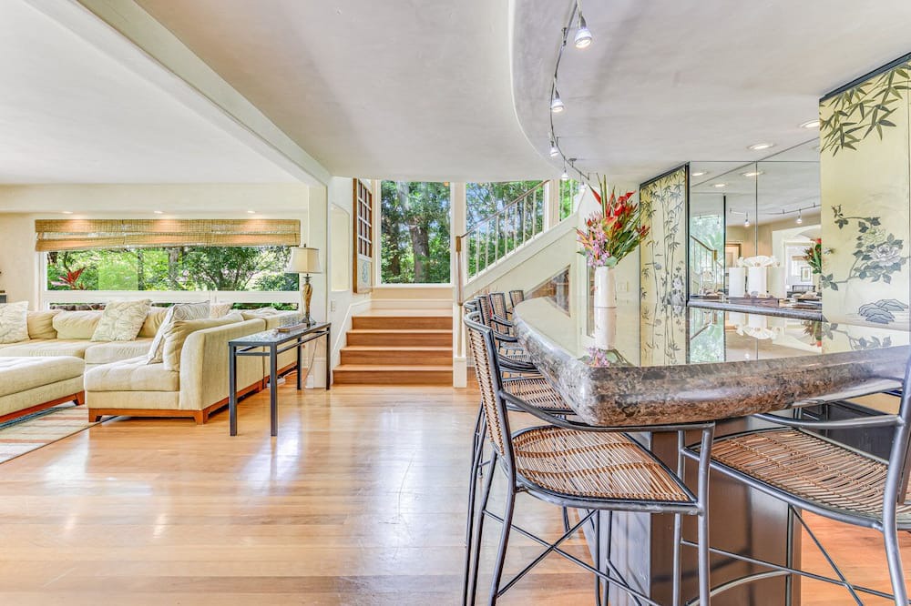 Kahana House | Napili Maui Paradise Getaway – 5BR Home for 14 with Ocean View