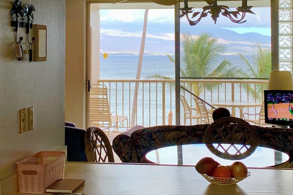 Maalaea Condo | OCEANFRONT Ma'alaea 309 2/BR/2BA, WATCH WHALES & TURTLES, WALK TO BEACH & DINING