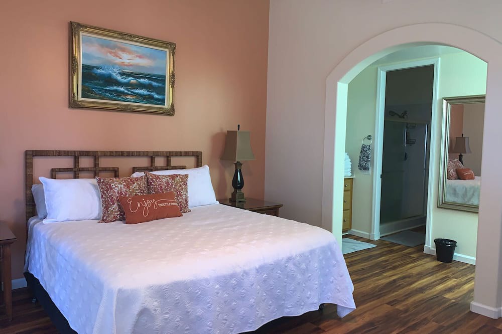 Historic Kailua Village House | Stunning ocean view Ali'i Cove J-1