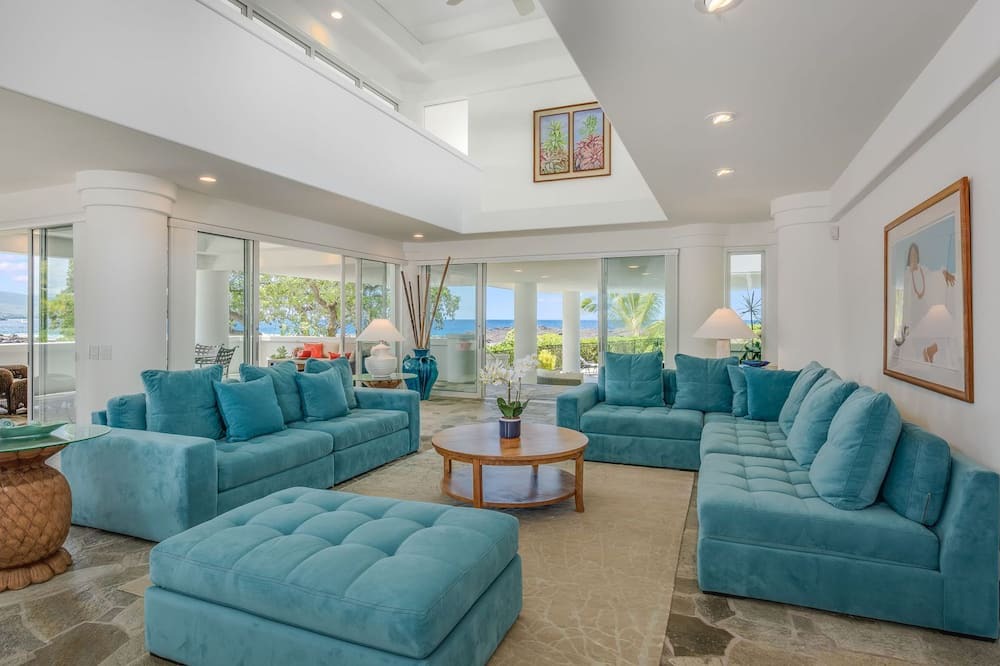 Kailua-Kona House | Fabulous Waterfront Modern Home on the Keiki Beach, Walking Distance to Town
