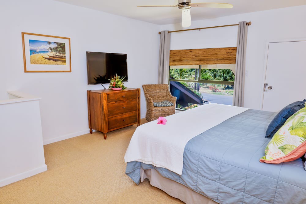 Kihei Condo | Ma'alaea Surf, Unit F6 2 BR Beachfront Condo, AC, Wi-Fi, Pool, TV, Kitchen