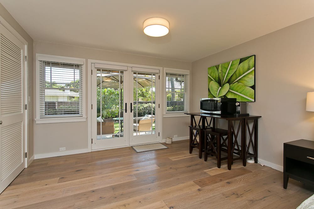 Kahala House | Close to Kahala Beach/Air Conditioning/Heated Pool/Clean/Quiet Neighborhood