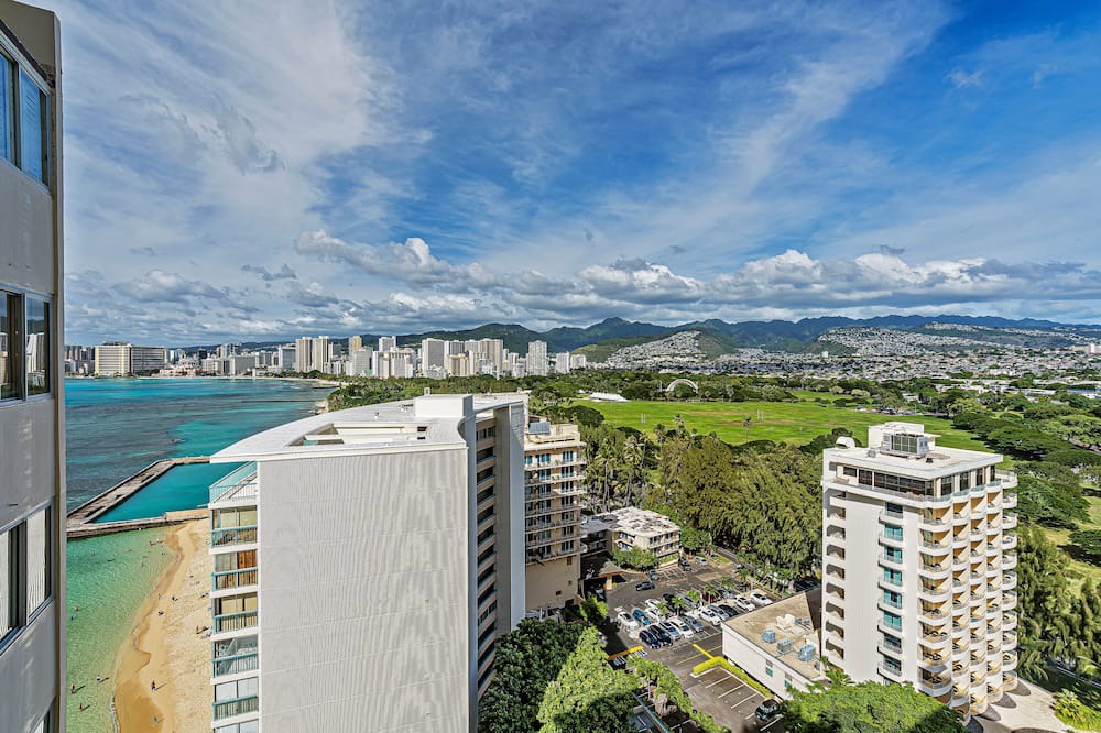 Diamond Head - Kapahulu - St. Louis Condo | Oceanfront w/Sunset Views Condo at the Colony Surf Full Kitchen and Parking